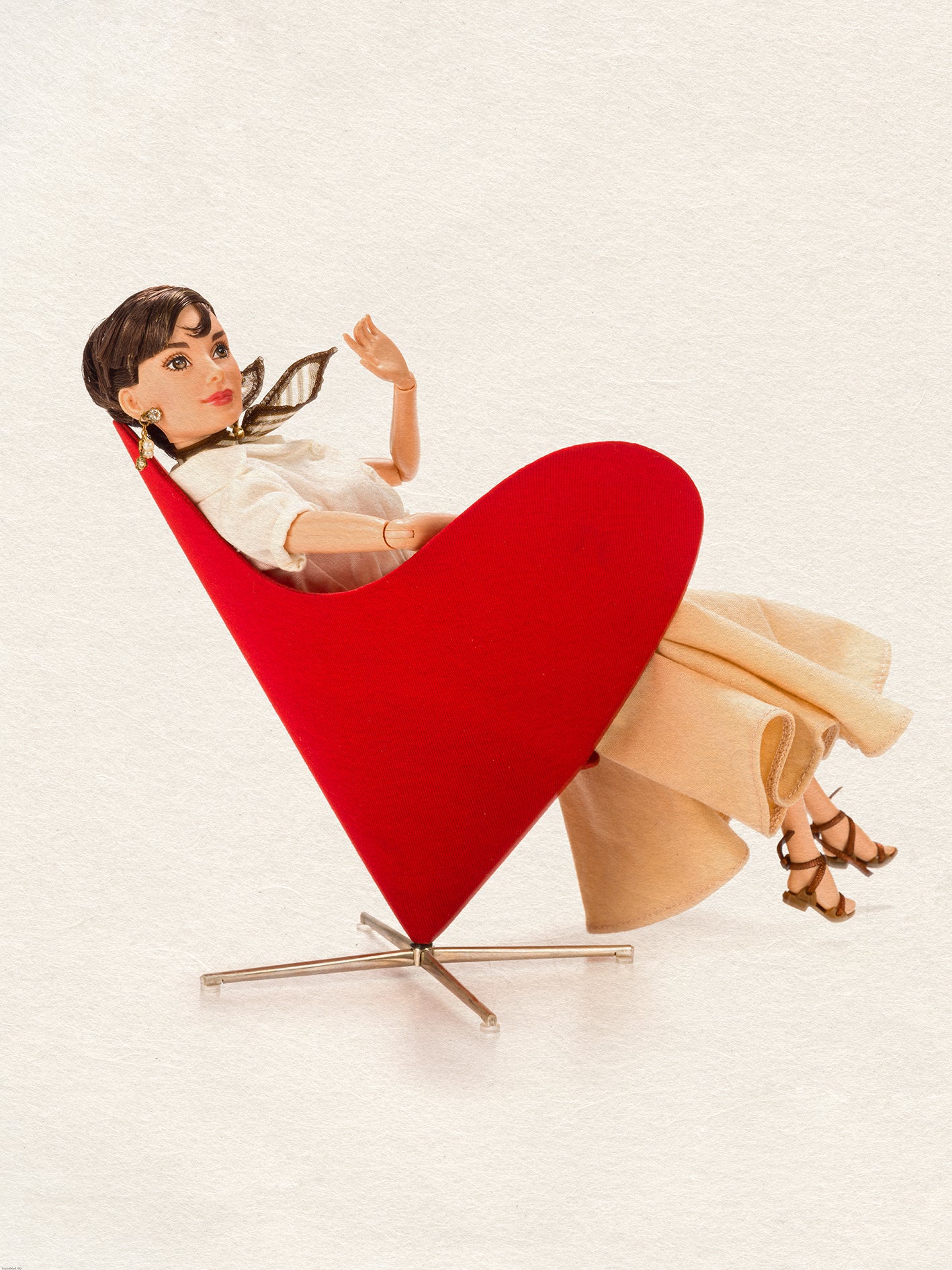 BARBIE - Audrey with lovely heart con chair